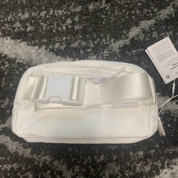 Lululemon Everywhere Belt Bag White - Picture 4 of 4